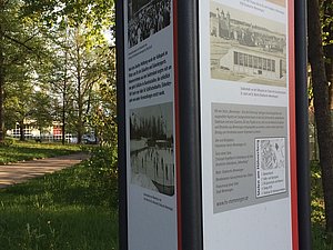 Stele am (Eis-)Stadion